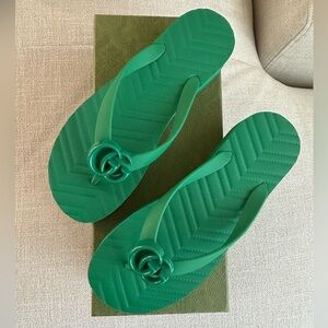 Green Gucci chevron sandals 37